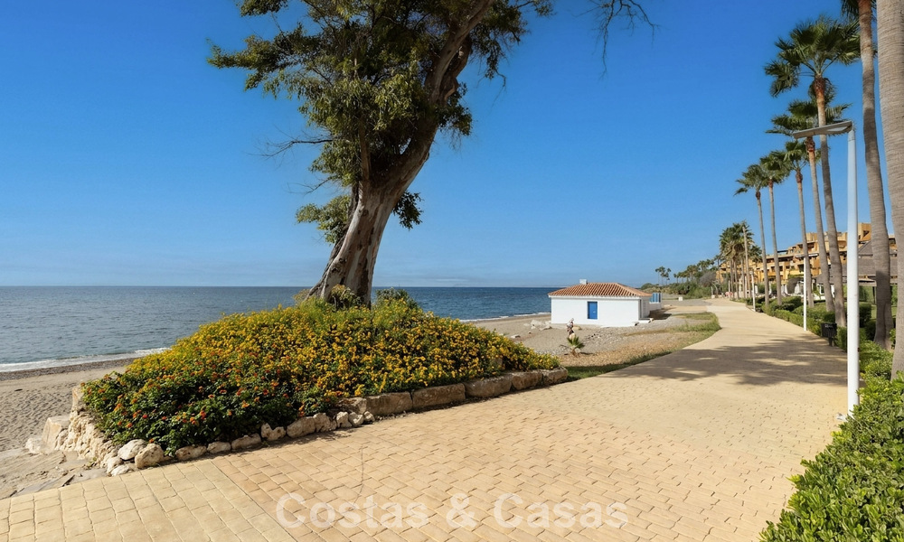Modern penthouse for sale in a frontline beach complex on the New Golden Mile between Marbella and Estepona 805450