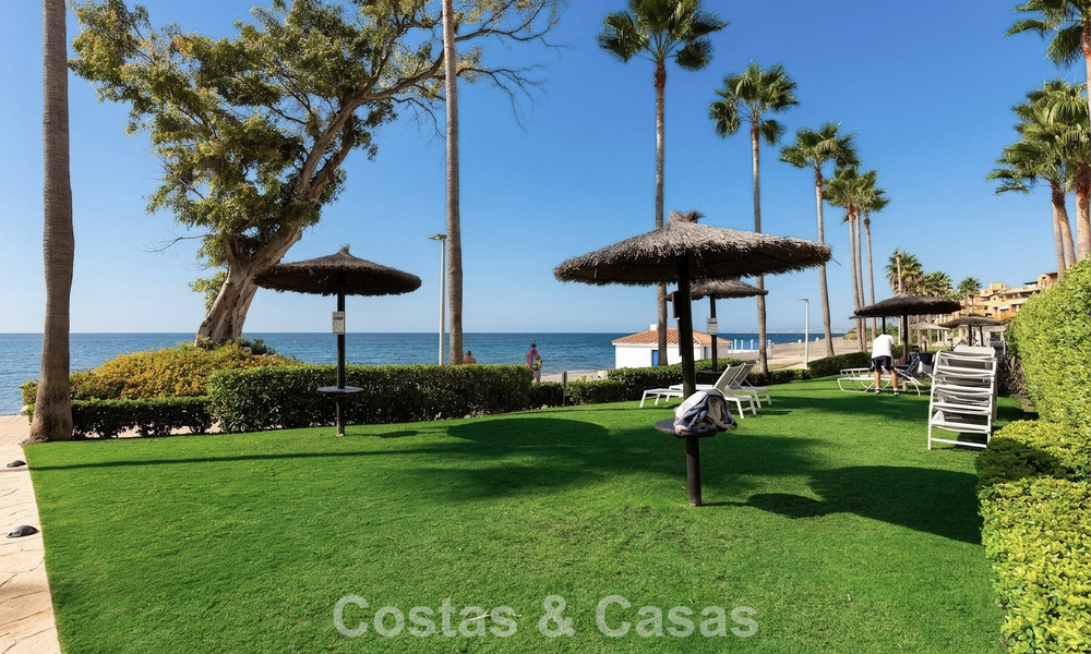 Modern penthouse for sale in a frontline beach complex on the New Golden Mile between Marbella and Estepona 805451