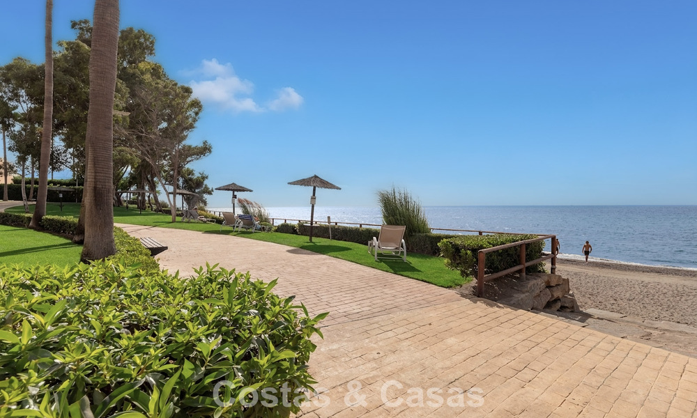 Modern penthouse for sale in a frontline beach complex on the New Golden Mile between Marbella and Estepona 805452