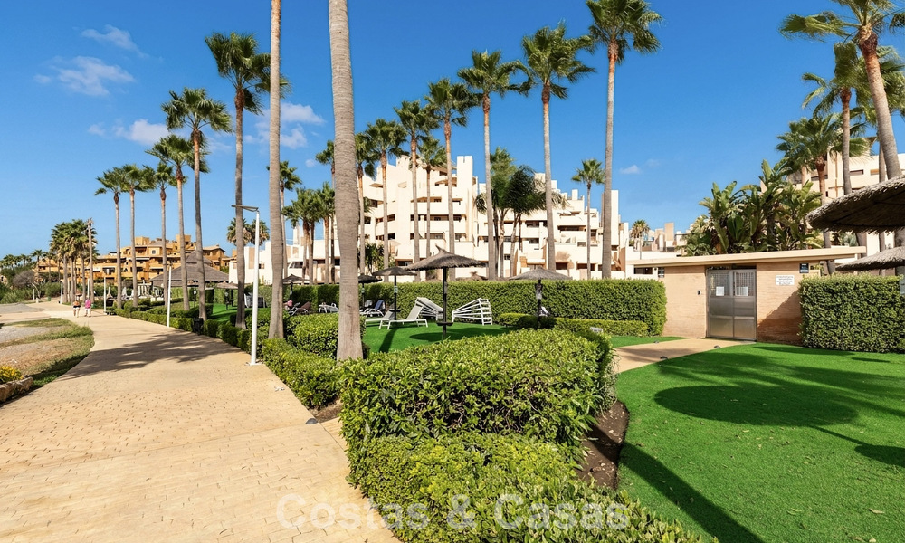 Modern penthouse for sale in a frontline beach complex on the New Golden Mile between Marbella and Estepona 805453