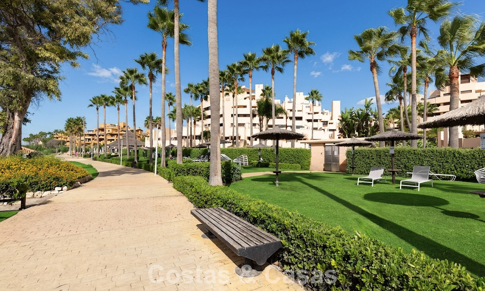 Modern penthouse for sale in a frontline beach complex on the New Golden Mile between Marbella and Estepona 805454