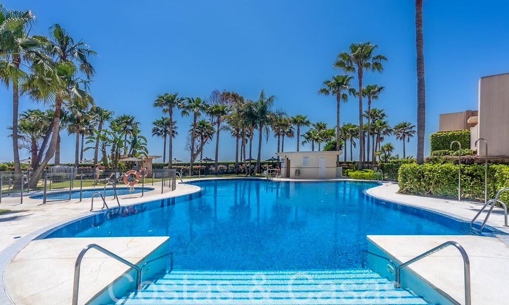 Modern penthouse for sale in a frontline beach complex on the New Golden Mile between Marbella and Estepona 805456