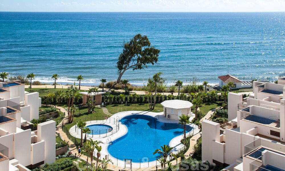 Modern penthouse for sale in a frontline beach complex on the New Golden Mile between Marbella and Estepona 805463