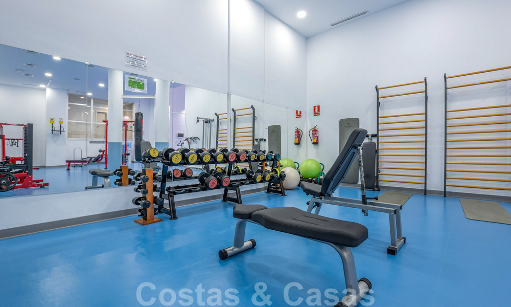Modern penthouse for sale in a frontline beach complex on the New Golden Mile between Marbella and Estepona 805468