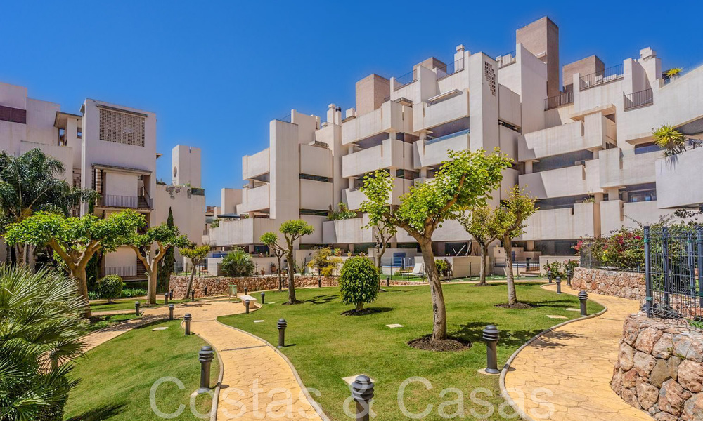Modern penthouse for sale in a frontline beach complex on the New Golden Mile between Marbella and Estepona 805472