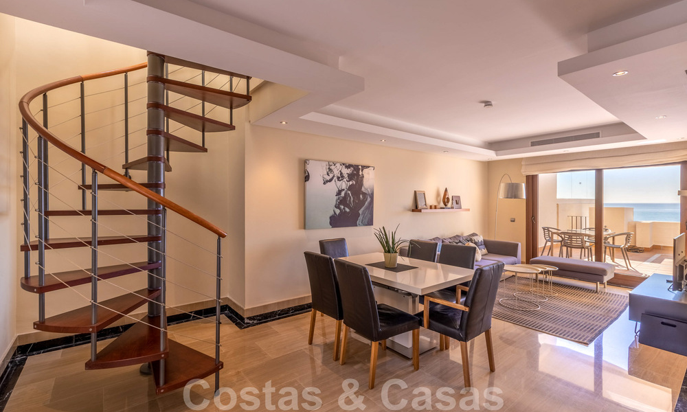 Bahia de la Plata: Modern Apartments for sale in a beachfront complex on the New Golden Mile between Marbella - Estepona 805016