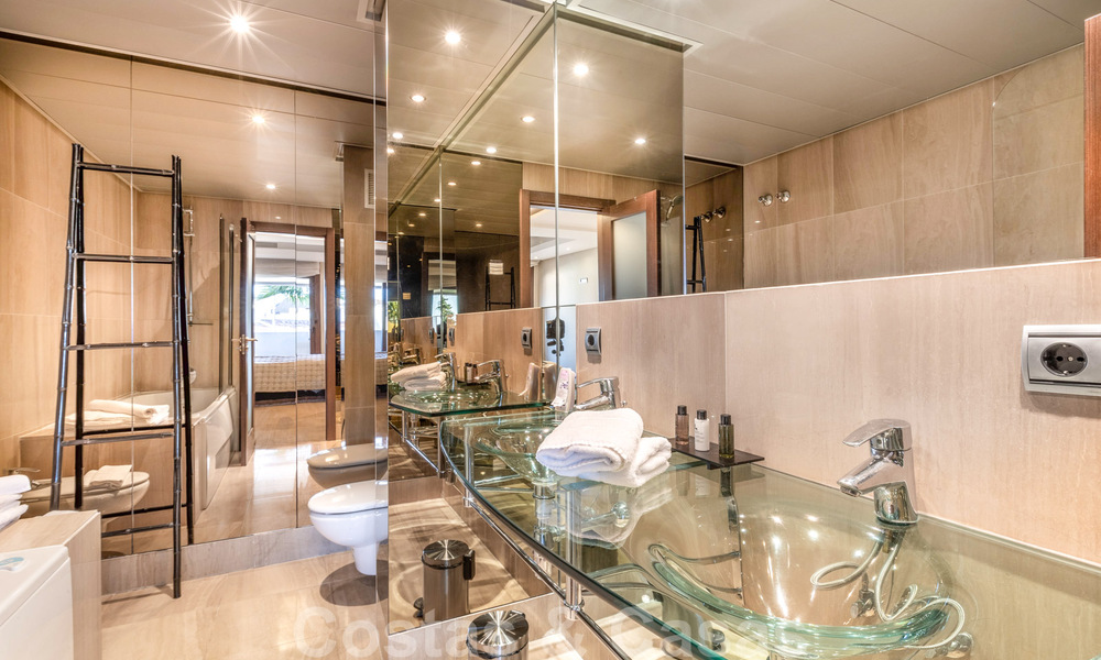 Bahia de la Plata: Modern Apartments for sale in a beachfront complex on the New Golden Mile between Marbella - Estepona 805019