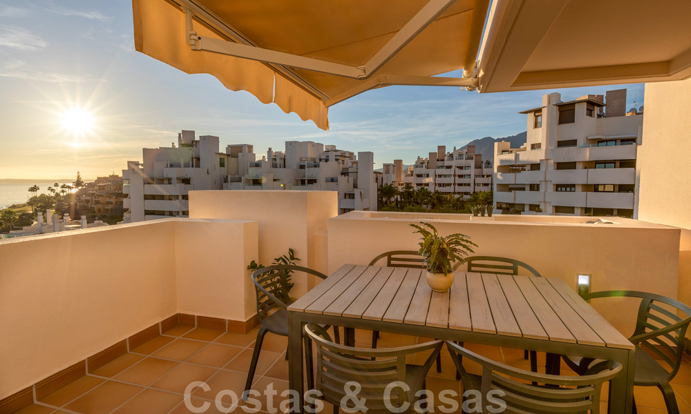 Bahia de la Plata: Modern Apartments for sale in a beachfront complex on the New Golden Mile between Marbella - Estepona 805026