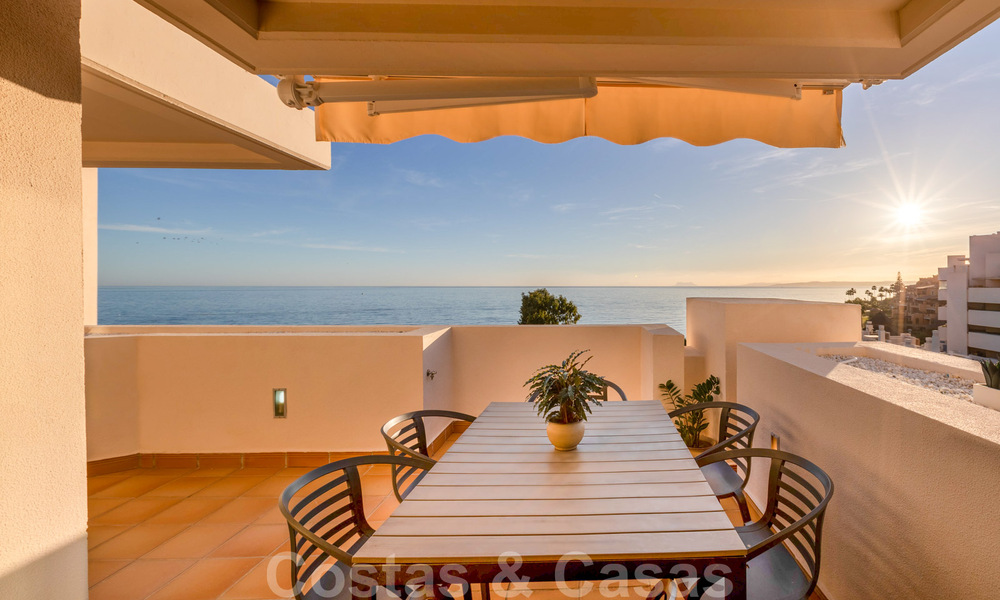 Bahia de la Plata: Modern Apartments for sale in a beachfront complex on the New Golden Mile between Marbella - Estepona 805027