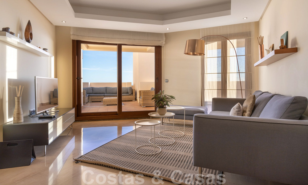 Bahia de la Plata: Modern Apartments for sale in a beachfront complex on the New Golden Mile between Marbella - Estepona 805028
