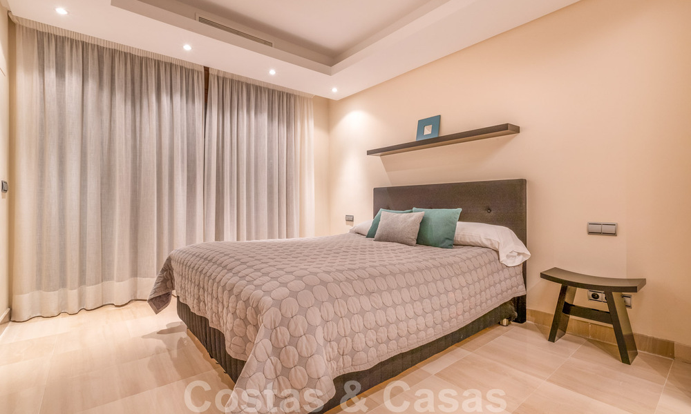Bahia de la Plata: Modern Apartments for sale in a beachfront complex on the New Golden Mile between Marbella - Estepona 805030