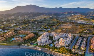 Bahia de la Plata: Modern Apartments for sale in a beachfront complex on the New Golden Mile between Marbella - Estepona 805033 