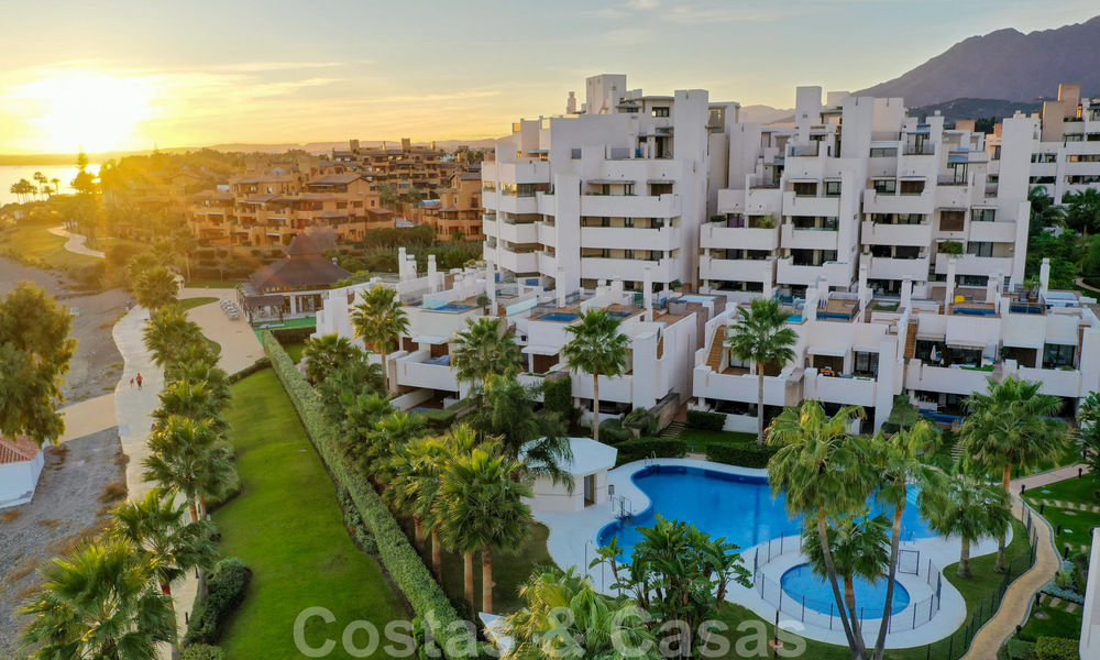 Bahia de la Plata: Modern Apartments for sale in a beachfront complex on the New Golden Mile between Marbella - Estepona 805035