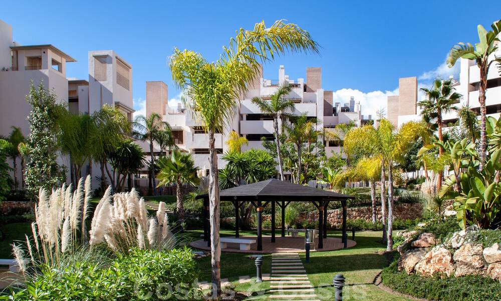 Bahia de la Plata: Modern Apartments for sale in a beachfront complex on the New Golden Mile between Marbella - Estepona 805047