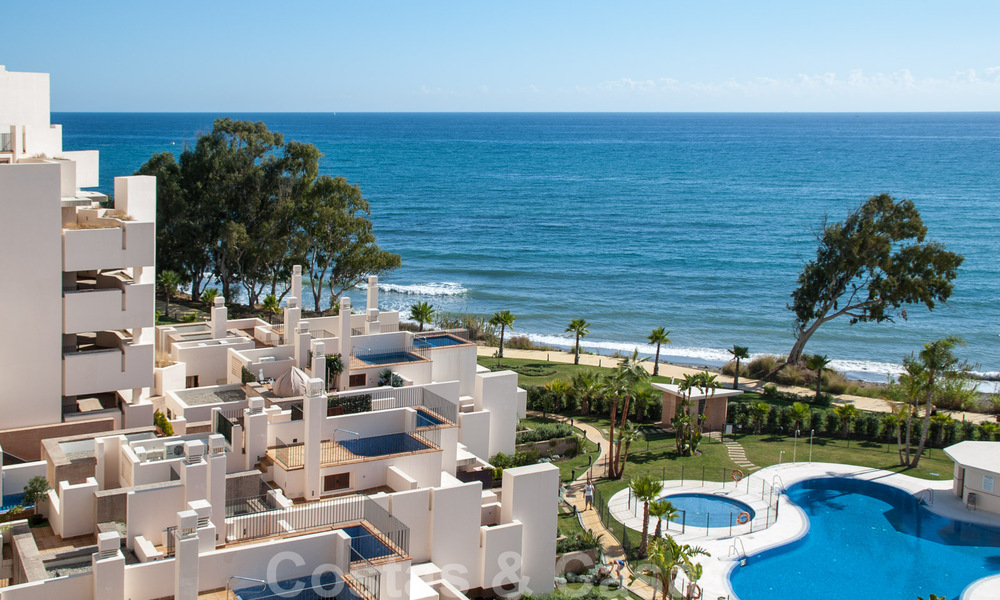 Bahia de la Plata: Modern Apartments for sale in a beachfront complex on the New Golden Mile between Marbella - Estepona 805051