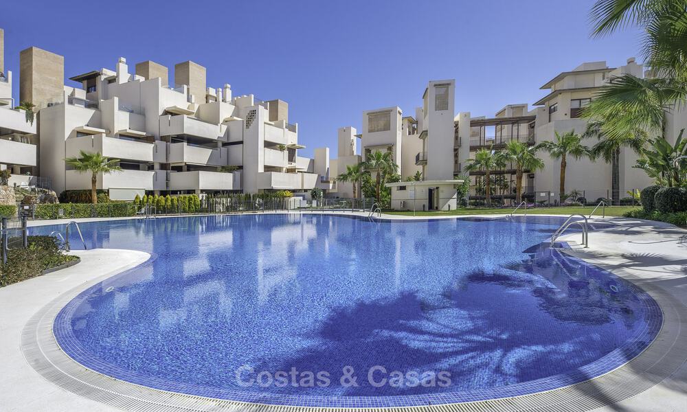 Bahia de la Plata: Modern Apartments for sale in a beachfront complex on the New Golden Mile between Marbella - Estepona 805055