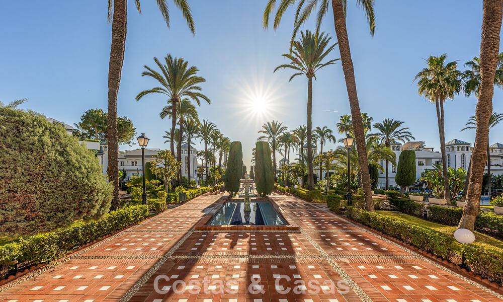 Prestigious penthouse with exceptional terrace for sale in a beachfront complex on the New Golden Mile, Marbella - Estepona 805103