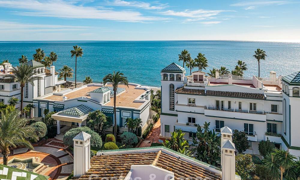 Prestigious penthouse with exceptional terrace for sale in a beachfront complex on the New Golden Mile, Marbella - Estepona 805106