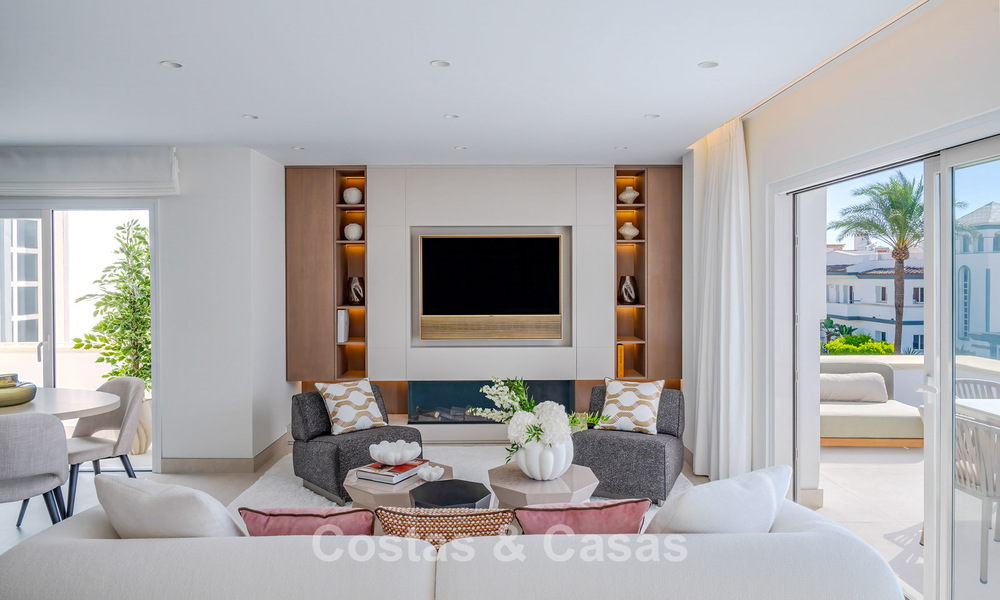 Prestigious penthouse with exceptional terrace for sale in a beachfront complex on the New Golden Mile, Marbella - Estepona 805107