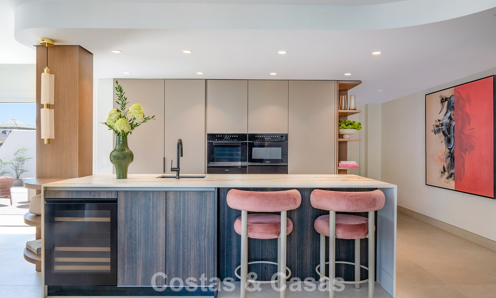 Prestigious penthouse with exceptional terrace for sale in a beachfront complex on the New Golden Mile, Marbella - Estepona 805110