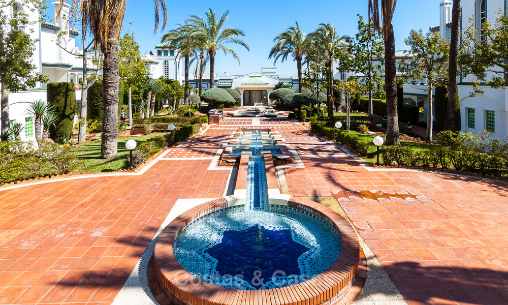 Prestigious penthouse with exceptional terrace for sale in a beachfront complex on the New Golden Mile, Marbella - Estepona 805113