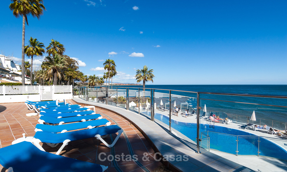 Prestigious penthouse with exceptional terrace for sale in a beachfront complex on the New Golden Mile, Marbella - Estepona 805117