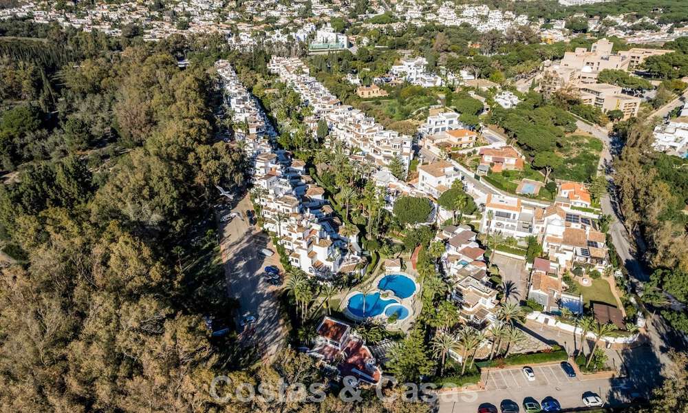 Apartments for sale in a frontline beach complex in Elviria, East Marbella 805126