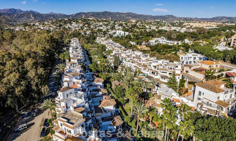 Apartments for sale in a frontline beach complex in Elviria, East Marbella 805128