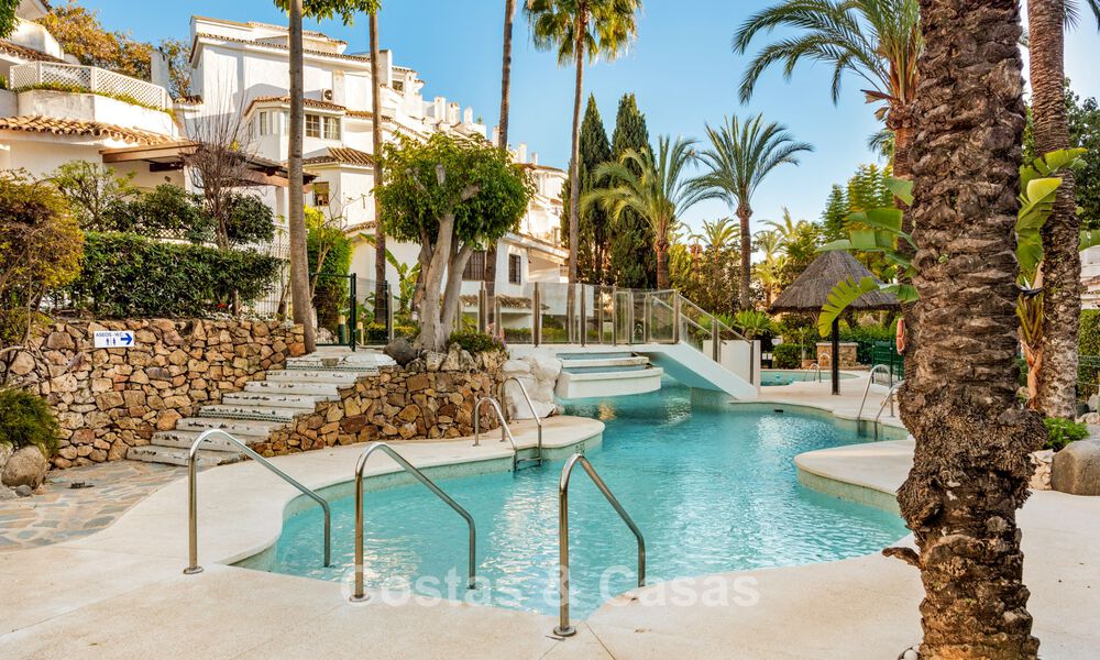 Apartments for sale in a frontline beach complex in Elviria, East Marbella 805133