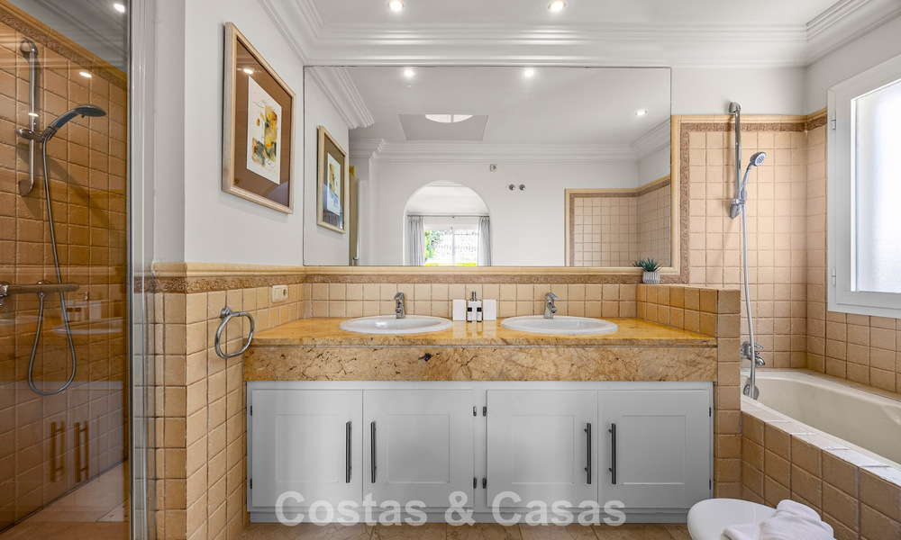 Grand Mediterranean luxury villa for sale on the golf course in La Quinta, Marbella - Benahavís 805554