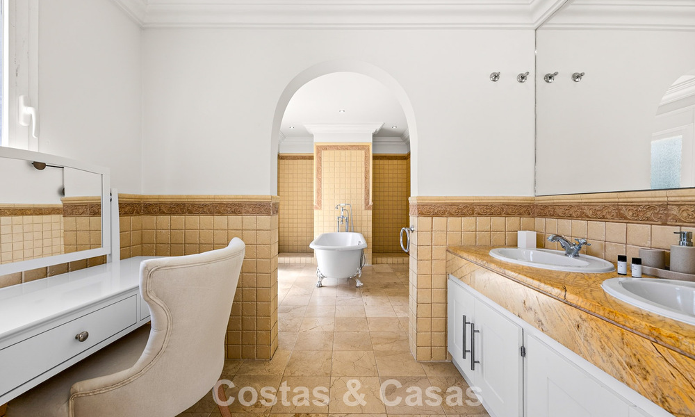 Grand Mediterranean luxury villa for sale on the golf course in La Quinta, Marbella - Benahavís 805557
