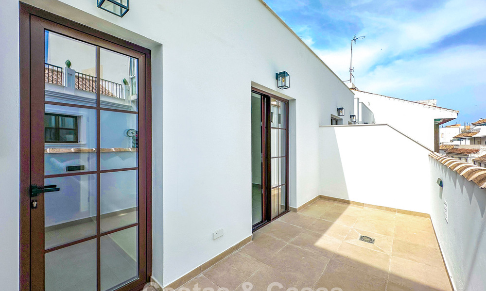 5 exclusive townhouses for sale in the charming old town of Estepona 805615