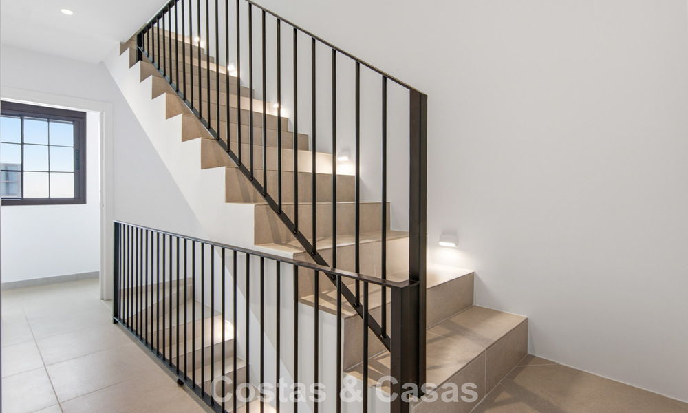5 exclusive townhouses for sale in the charming old town of Estepona 805616