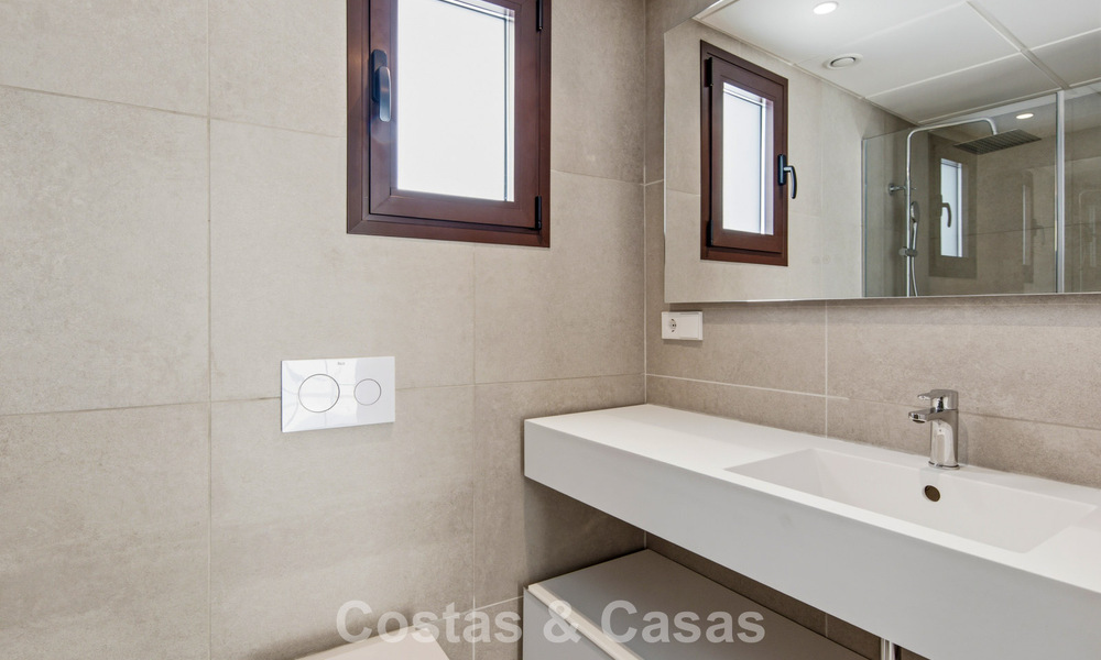 5 exclusive townhouses for sale in the charming old town of Estepona 805617