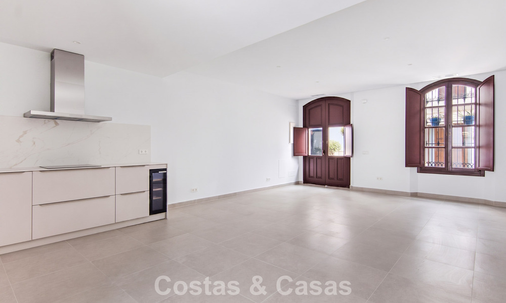 5 exclusive townhouses for sale in the charming old town of Estepona 805620
