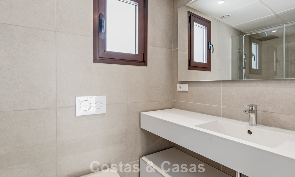 5 exclusive townhouses for sale in the charming old town of Estepona 805629