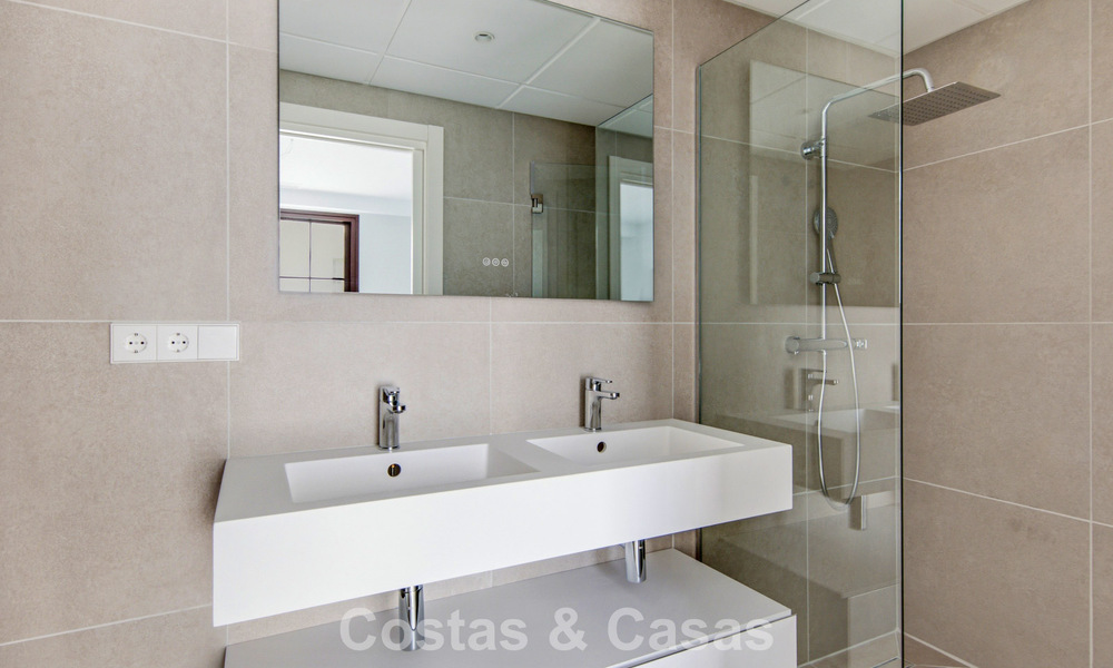 5 exclusive townhouses for sale in the charming old town of Estepona 805630