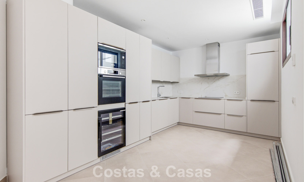 5 exclusive townhouses for sale in the charming old town of Estepona 805631