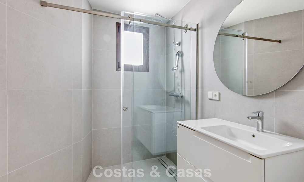 5 exclusive townhouses for sale in the charming old town of Estepona 805632