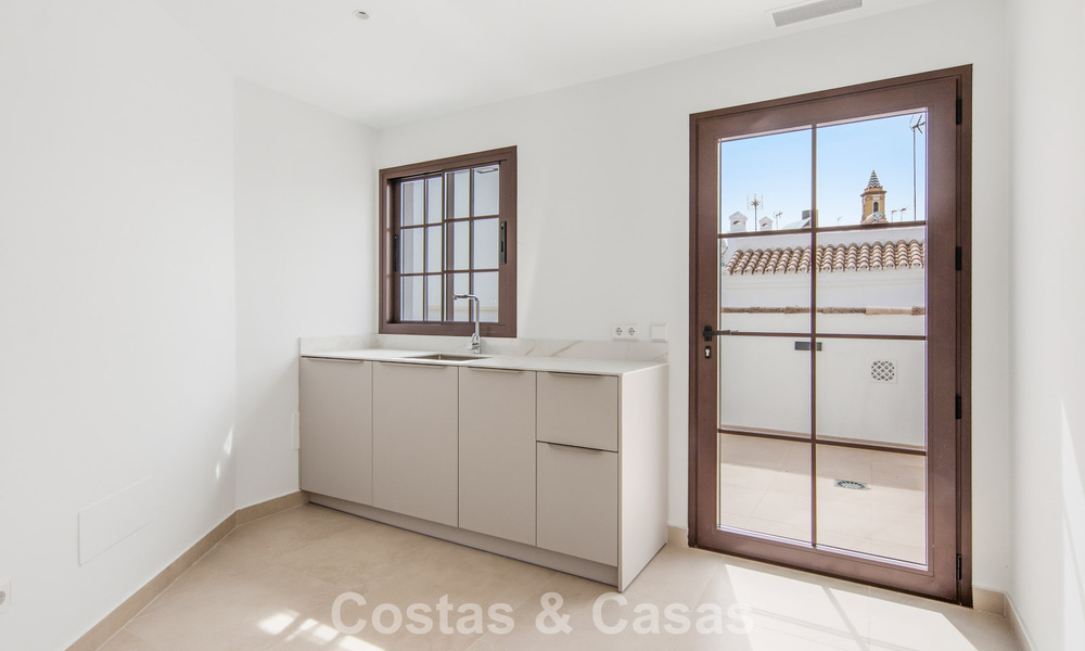 5 exclusive townhouses for sale in the charming old town of Estepona 805634