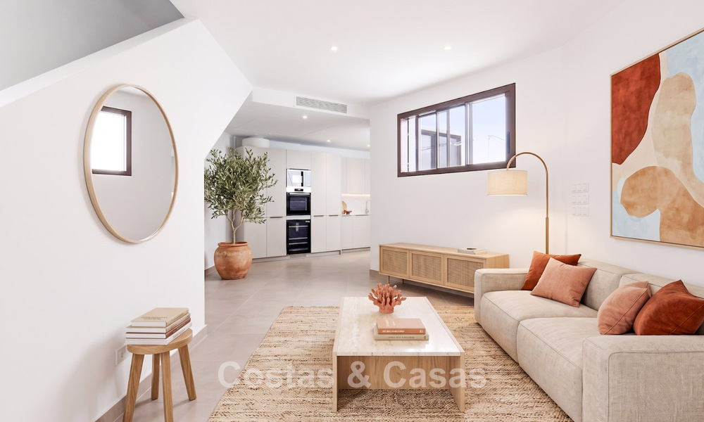 5 exclusive townhouses for sale in the charming old town of Estepona 805637