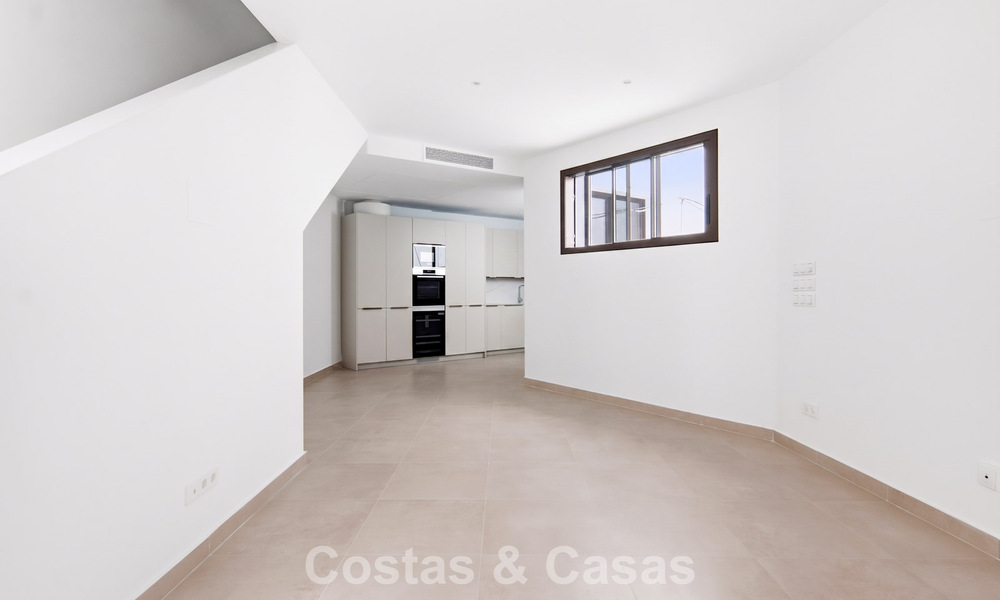 5 exclusive townhouses for sale in the charming old town of Estepona 805641