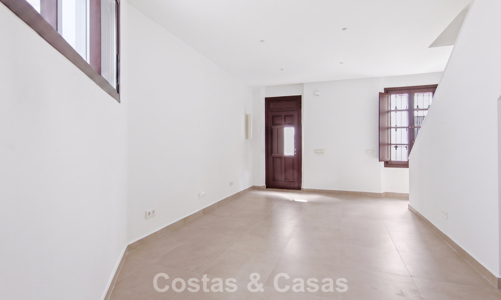 5 exclusive townhouses for sale in the charming old town of Estepona 805643