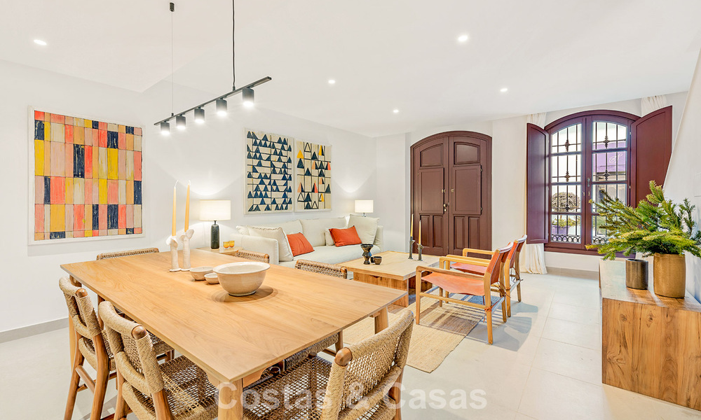 5 exclusive townhouses for sale in the charming old town of Estepona 805658