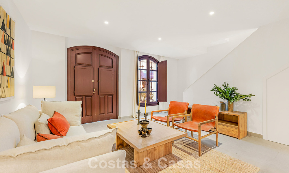5 exclusive townhouses for sale in the charming old town of Estepona 805659