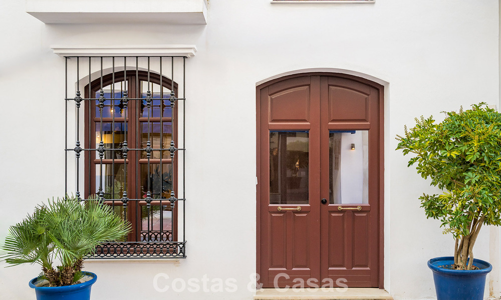 5 exclusive townhouses for sale in the charming old town of Estepona 805669