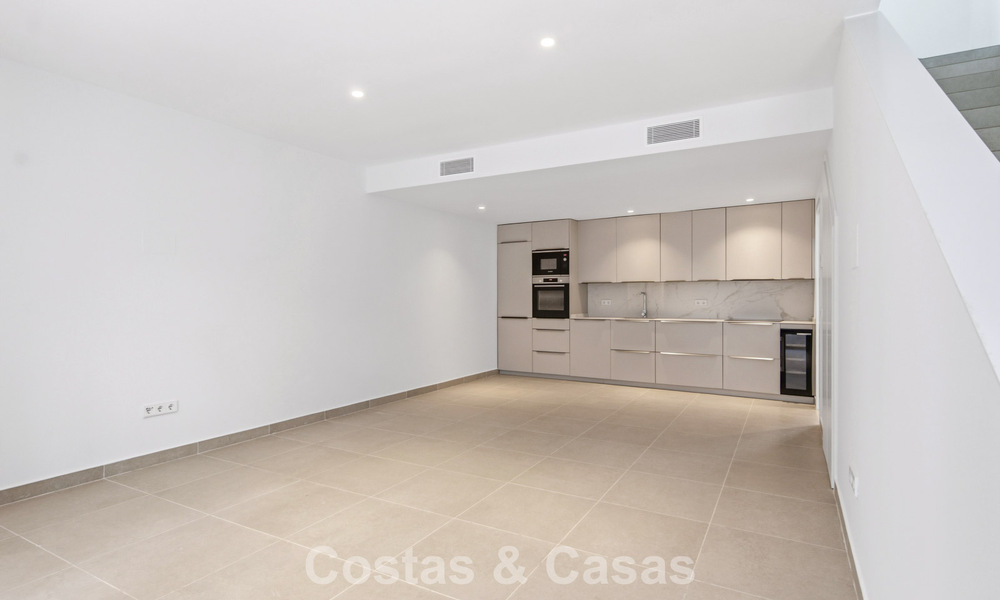5 exclusive townhouses for sale in the charming old town of Estepona 806302
