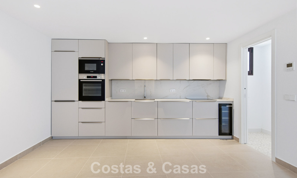 5 exclusive townhouses for sale in the charming old town of Estepona 806303