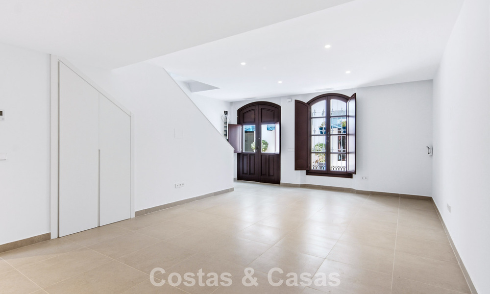 5 exclusive townhouses for sale in the charming old town of Estepona 806304