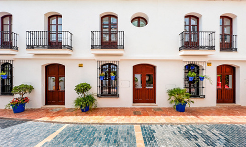 5 exclusive townhouses for sale in the charming old town of Estepona 806306